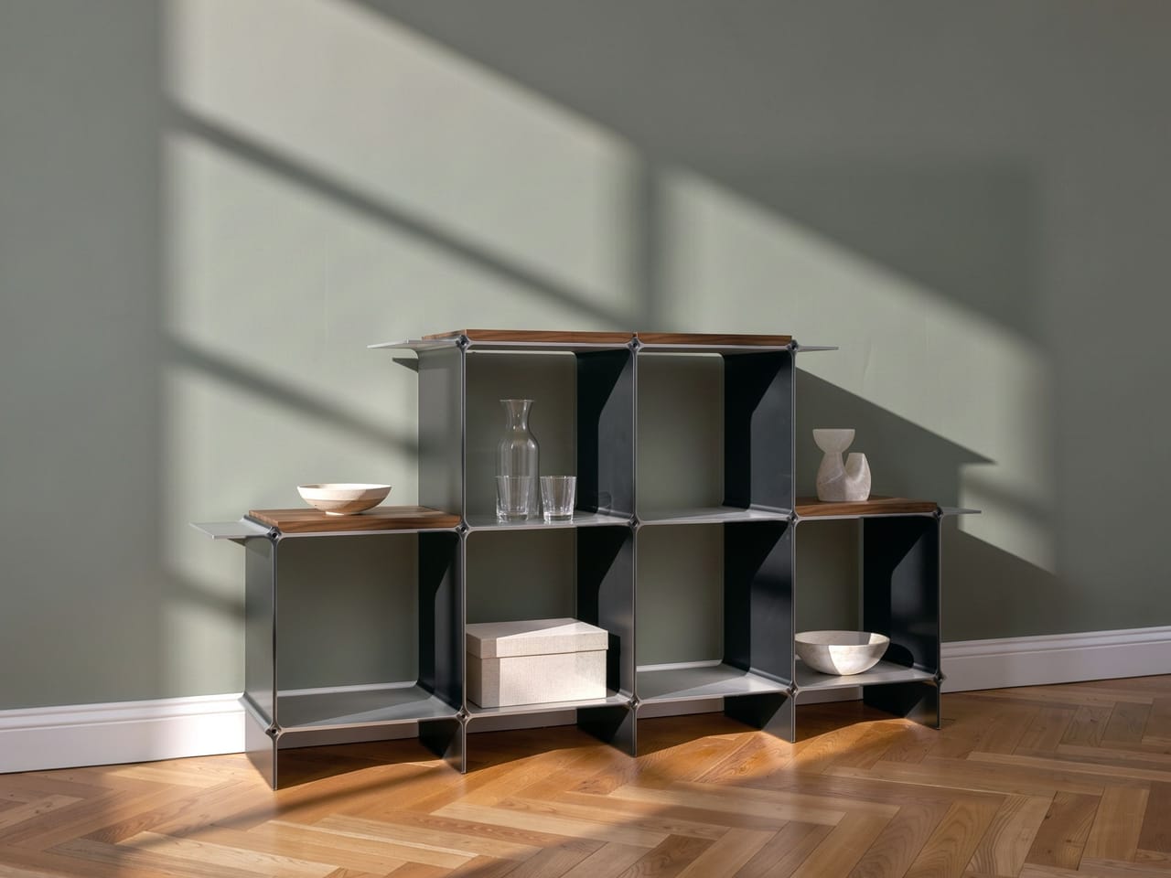 Montique shelving system in two tones: side panels in black, shelves and wings in silver, wooden shelves in walnut