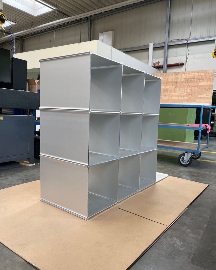 Der erste Prototyp aus eloxiertem Aluminium in der Werkstatt